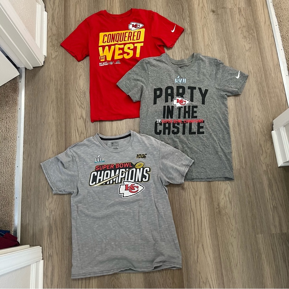 Kansas City Chiefs Nike & Fanatics Men’s T-Shirt Bundle - S/M